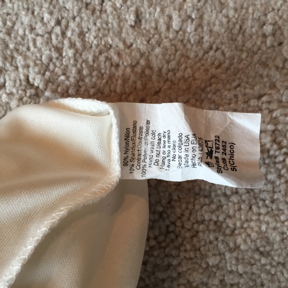 Lace flared sleeve top. - Picture 7 of 8